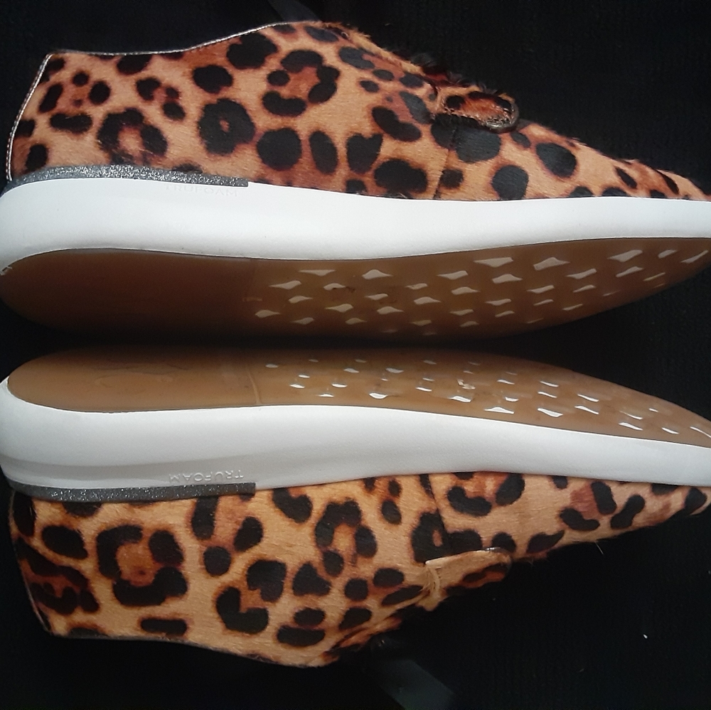 Johnston & Murphy Leopard Print Sneakers with Black Accents - Picture 6 of 10